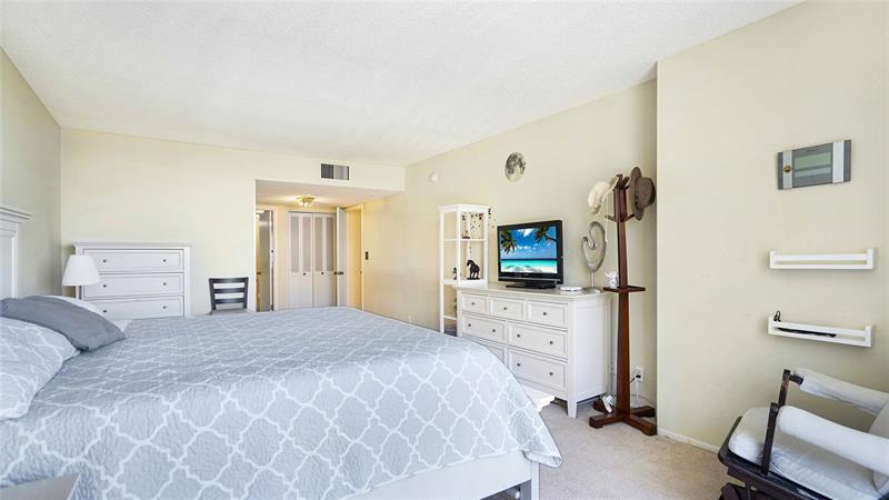 Image 33 of 67 For 4020 Galt Ocean Dr  501