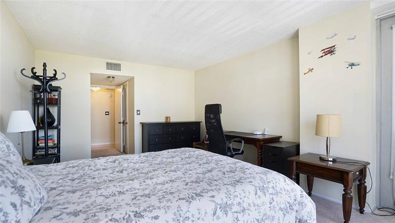 Image 39 of 67 For 4020 Galt Ocean Dr  501