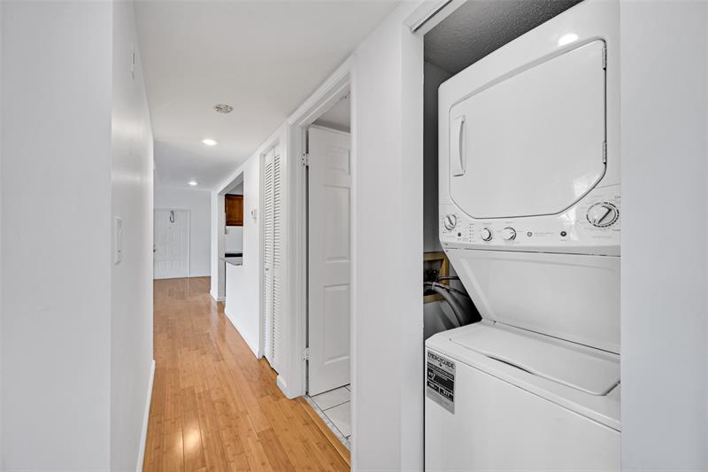 Image 10 of 24 For 3007 Oakland Forest Dr  302