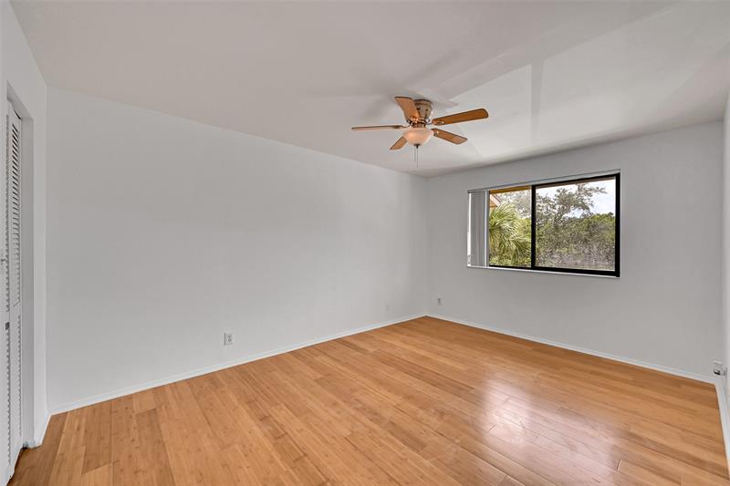 Image 11 of 24 For 3007 Oakland Forest Dr  302