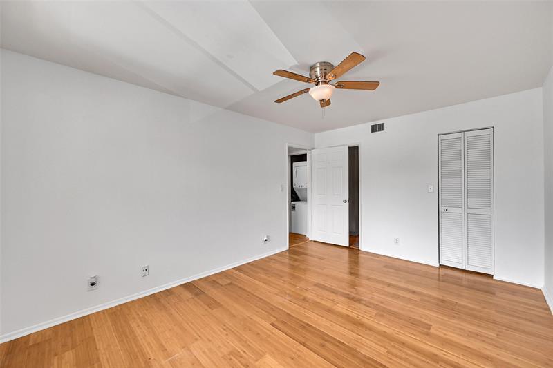 Image 12 of 24 For 3007 Oakland Forest Dr  302