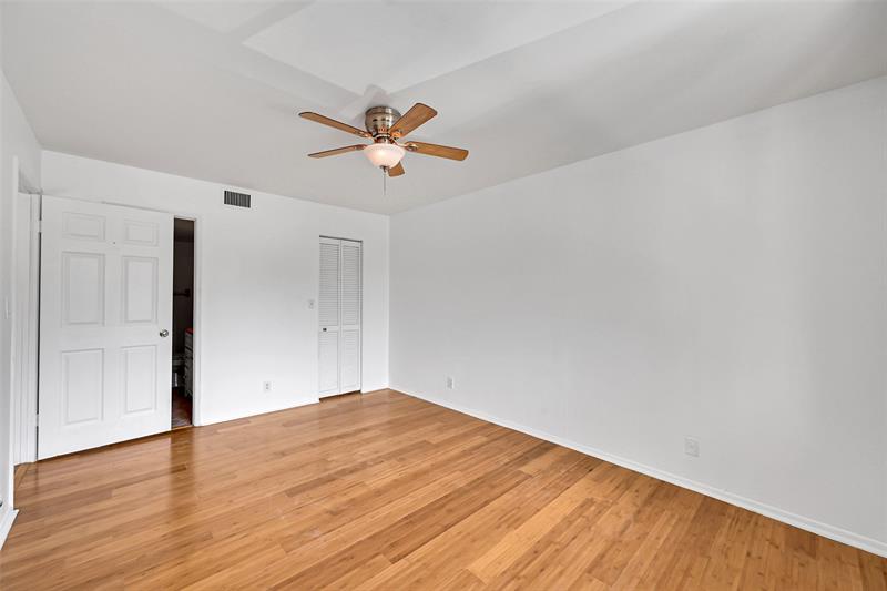 Image 13 of 24 For 3007 Oakland Forest Dr  302