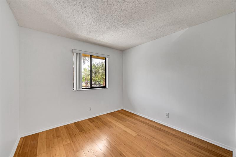 Image 19 of 24 For 3007 Oakland Forest Dr  302