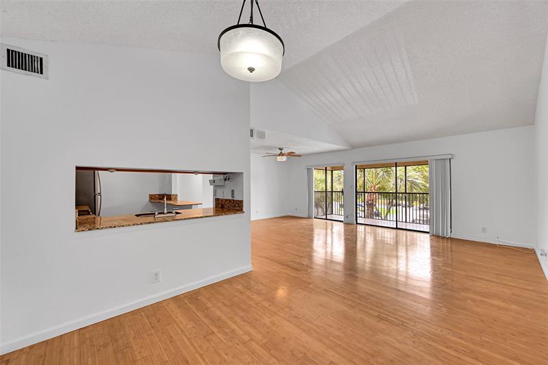 Image 2 of 24 For 3007 Oakland Forest Dr  302