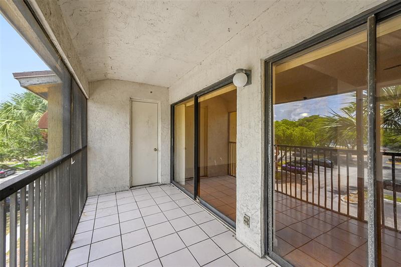 Image 22 of 24 For 3007 Oakland Forest Dr  302