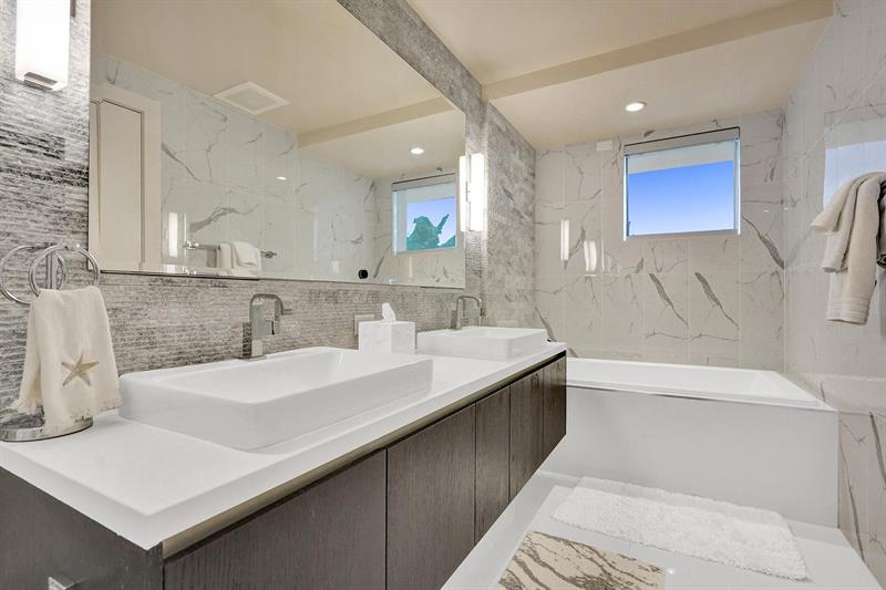 Image 33 of 58 For 3030 Ocean Blvd  S104