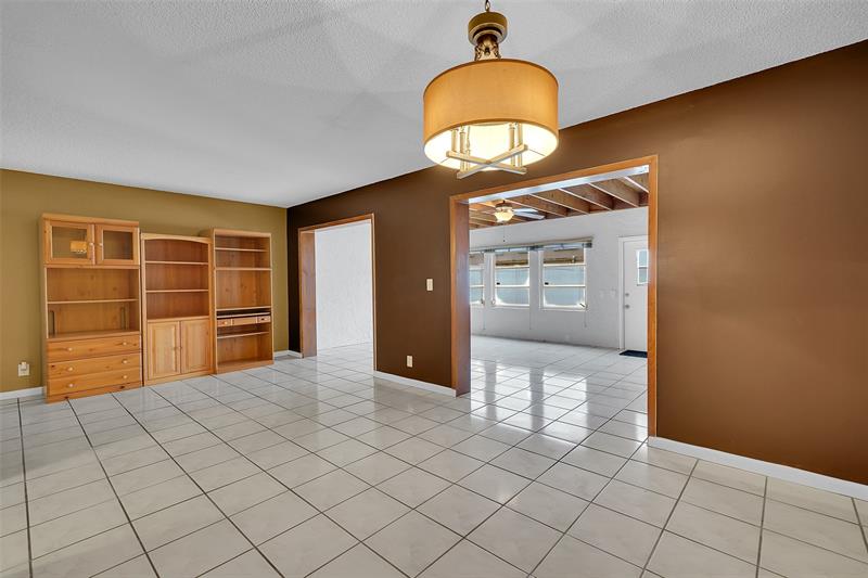 Image 20 of 38 For 1629 80th Ave  D