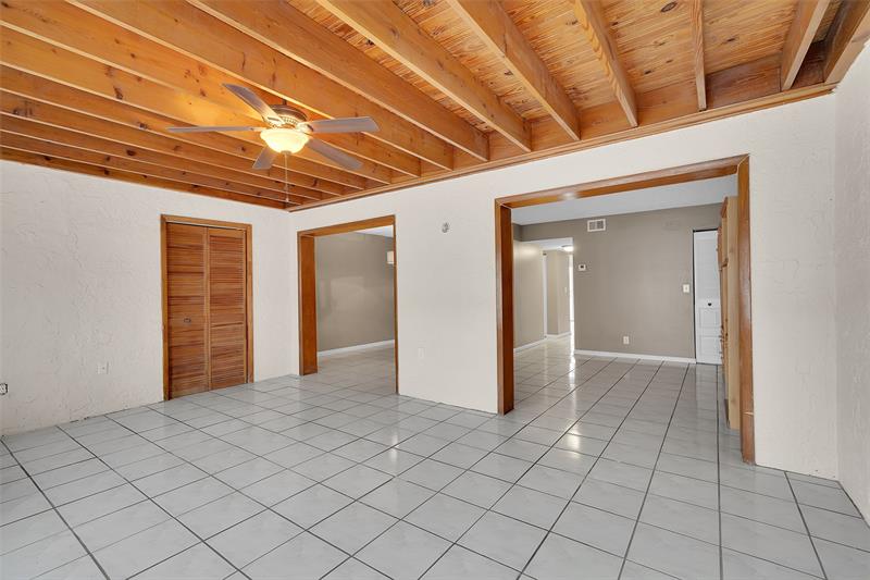 Image 22 of 38 For 1629 80th Ave  D