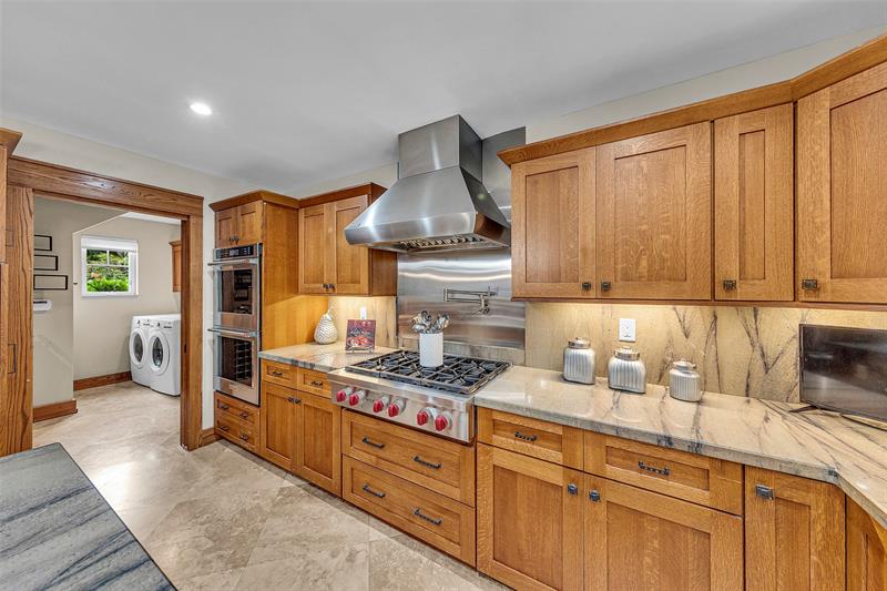 Image 22 of 87 For 701 24th St  