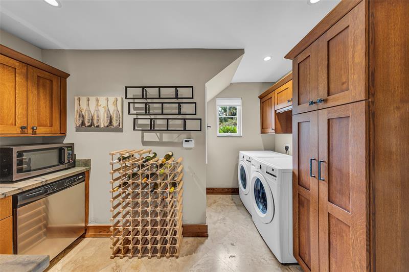 Image 24 of 87 For 701 24th St  