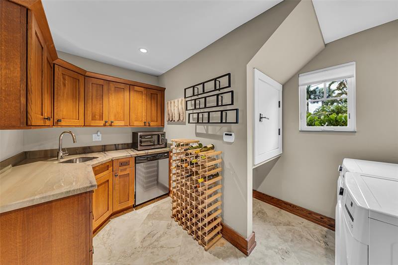 Image 25 of 87 For 701 24th St  