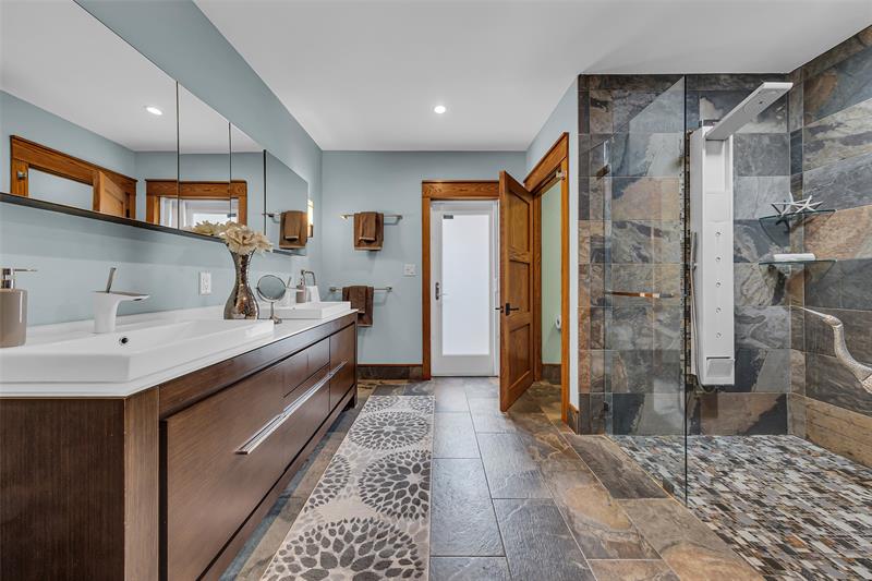 Image 40 of 87 For 701 24th St  