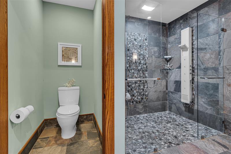 Image 42 of 87 For 701 24th St  