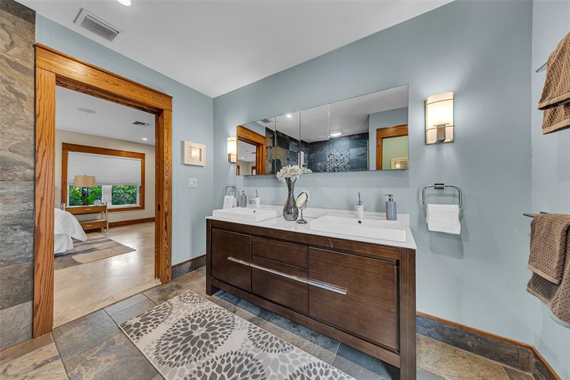 Image 44 of 87 For 701 24th St  