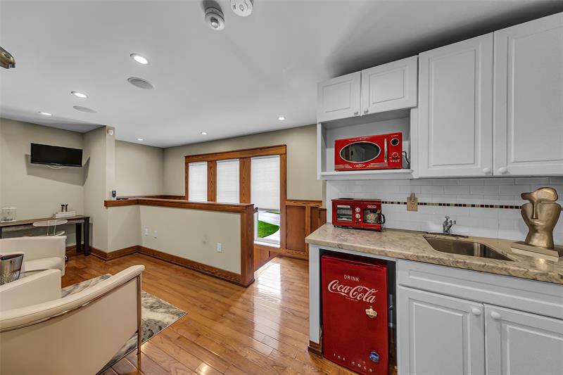 Image 48 of 87 For 701 24th St  