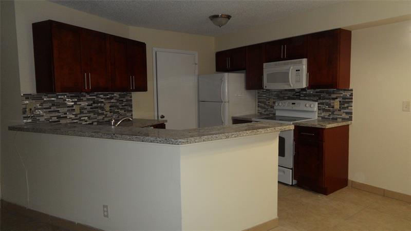 Image 4 of 15 For 9999 Summerbreeze Dr  1007