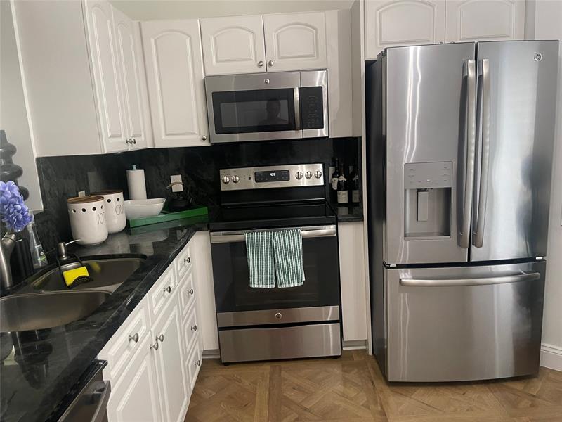 Image 11 of 26 For 7930 7th St  101
