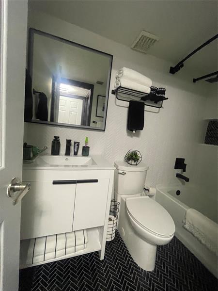 Image 19 of 26 For 7930 7th St  101