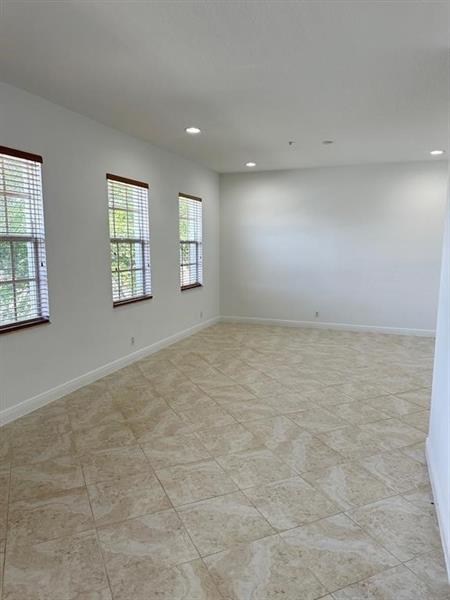 Image 4 of 16 For 6847 Lakeside Circle North  111
