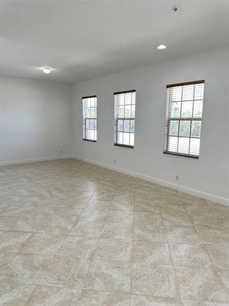 Image 5 of 16 For 6847 Lakeside Circle North  111