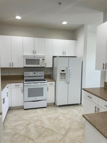 Image 6 of 16 For 6847 Lakeside Circle North  111