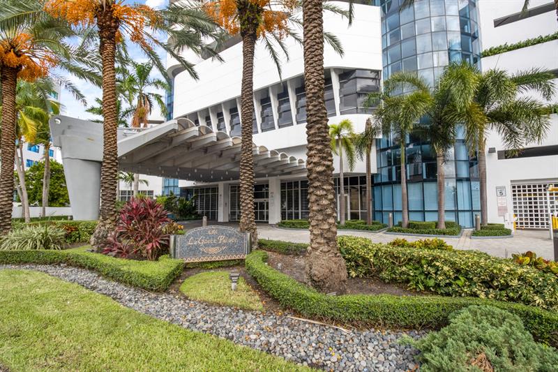 Image 12 of 37 For 6301 Collins Ave  2603