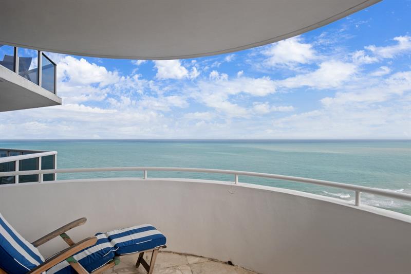 Image 13 of 37 For 6301 Collins Ave  2603