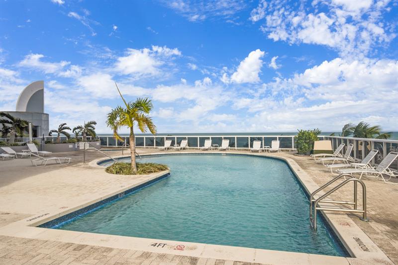 Image 18 of 37 For 6301 Collins Ave  2603