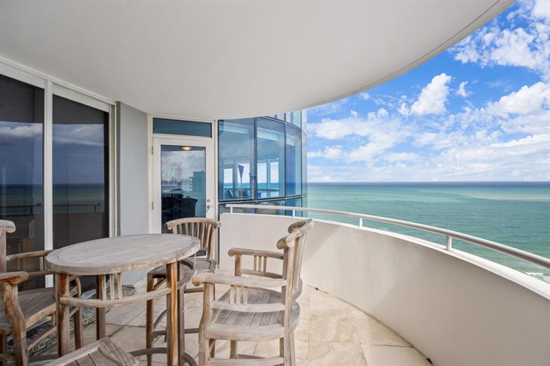 Image 20 of 37 For 6301 Collins Ave  2603