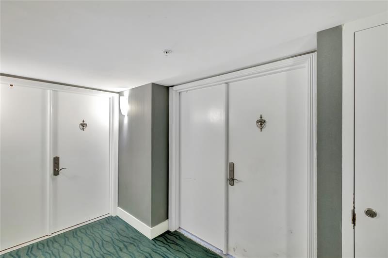 Image 21 of 37 For 6301 Collins Ave  2603