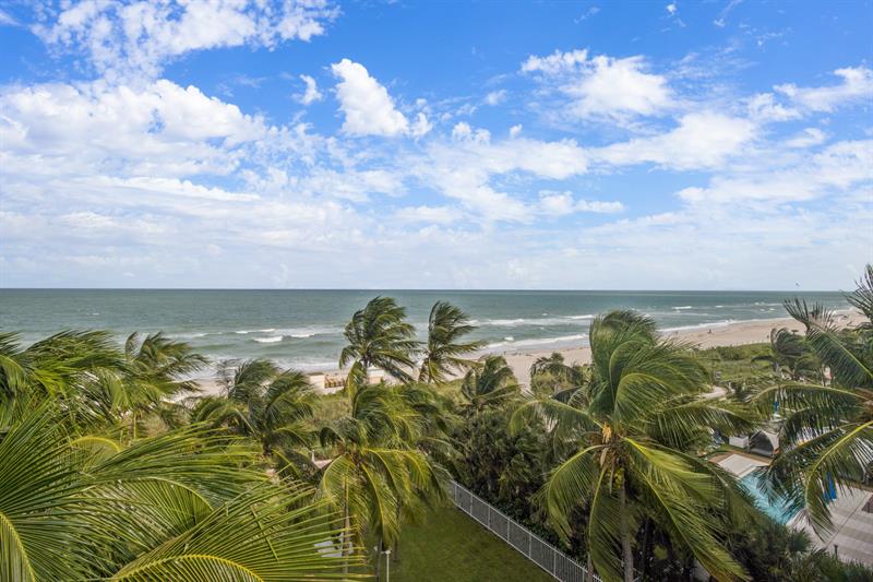 Image 9 of 37 For 6301 Collins Ave  2603
