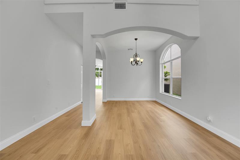 Image 11 of 57 For 5056 Sancerre Cir