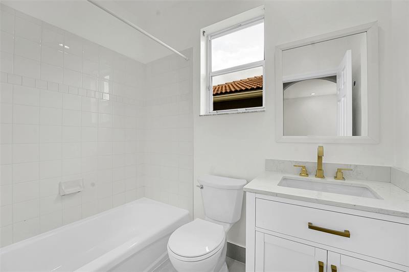 Image 36 of 57 For 5056 Sancerre Cir