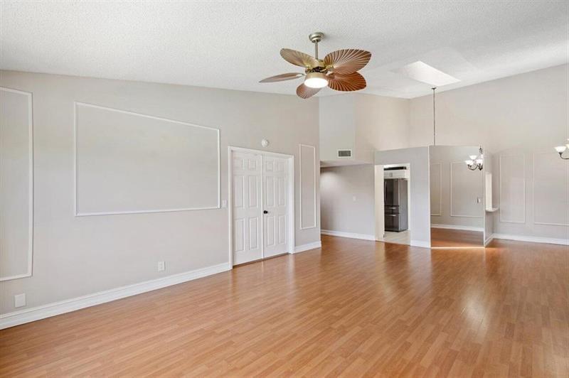 Image 11 of 39 For 13770 Oneida Dr  D2