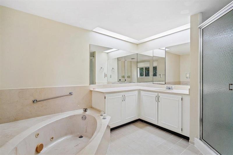 Image 16 of 39 For 13770 Oneida Dr  D2
