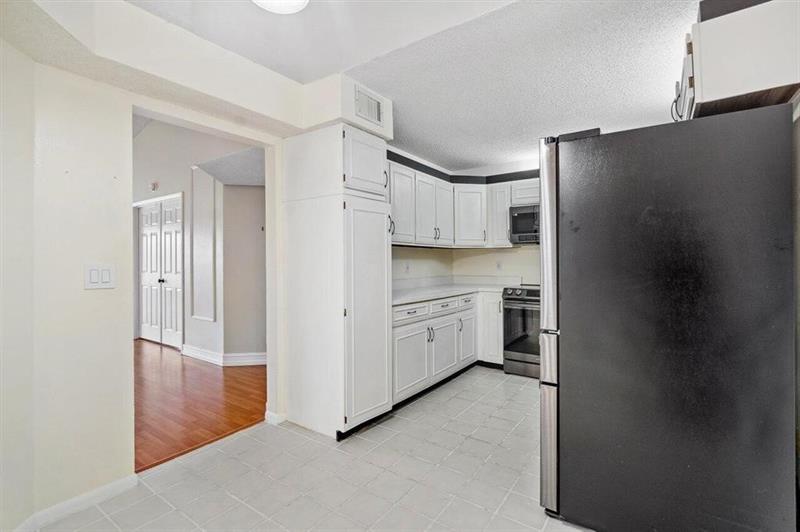Image 3 of 39 For 13770 Oneida Dr  D2
