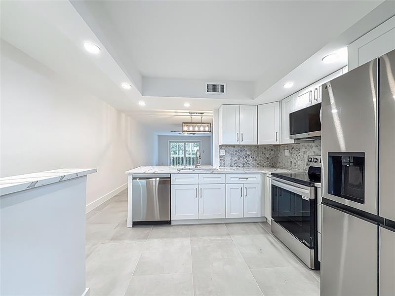 Image 12 of 44 For 4701 Martinique Dr  L1