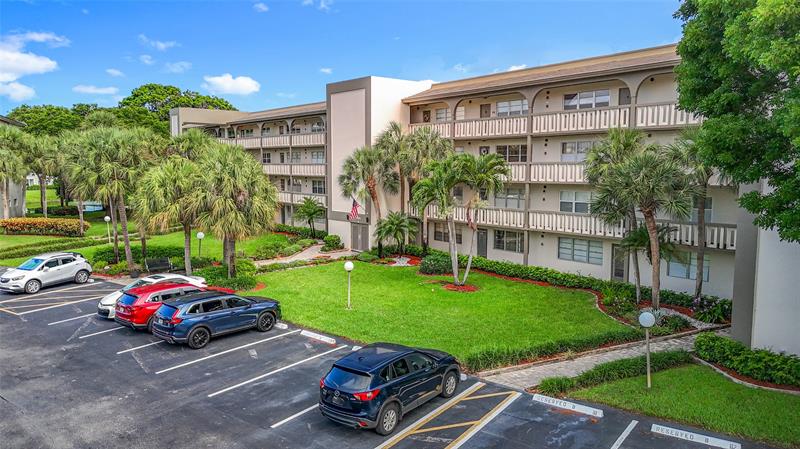 Image 3 of 44 For 4701 Martinique Dr  L1
