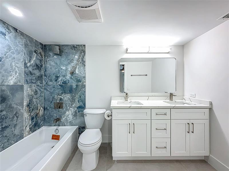 Image 30 of 44 For 4701 Martinique Dr  L1