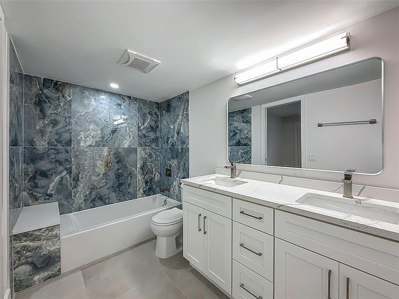 Image 31 of 44 For 4701 Martinique Dr  L1