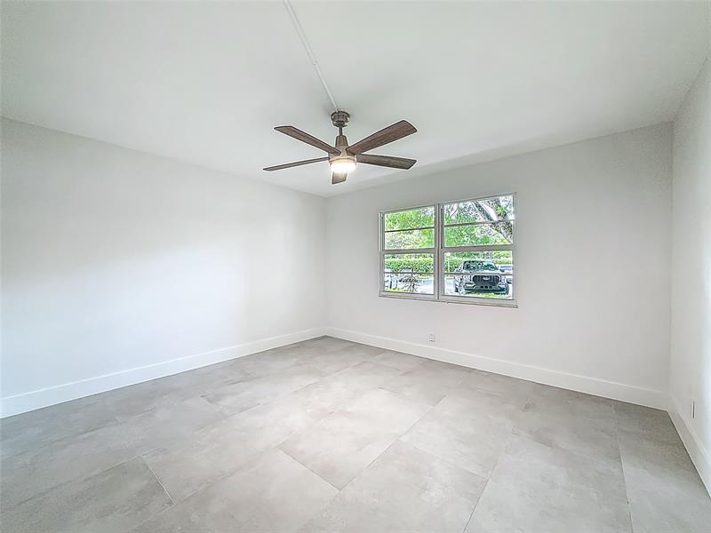Image 33 of 44 For 4701 Martinique Dr  L1