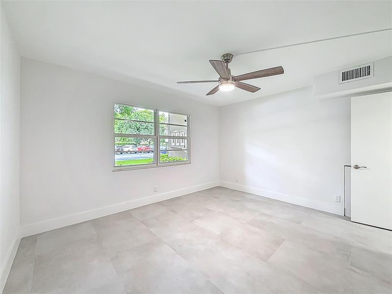 Image 35 of 44 For 4701 Martinique Dr  L1
