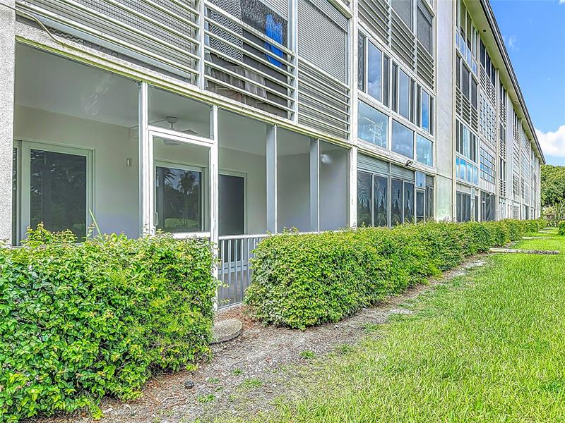 Image 42 of 44 For 4701 Martinique Dr  L1
