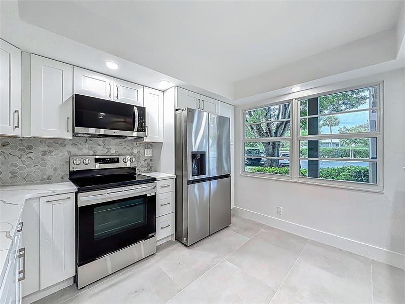 Image 9 of 44 For 4701 Martinique Dr  L1
