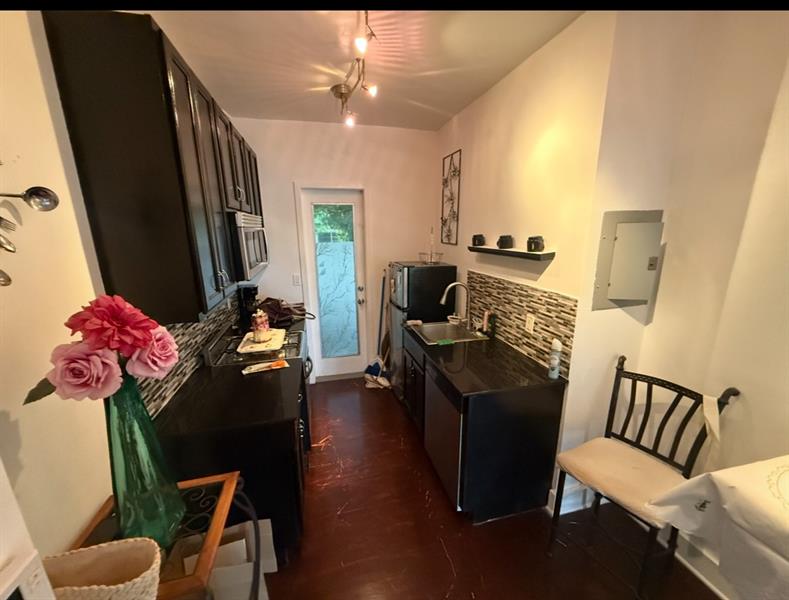 Image 12 of 14 For 935 10th St  1