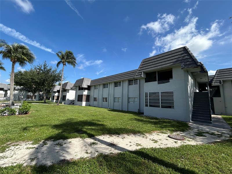 Image 4 of 21 For 8400 Sample Rd  102