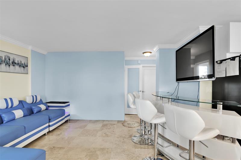 Image 10 of 30 For 2400 9th St  402