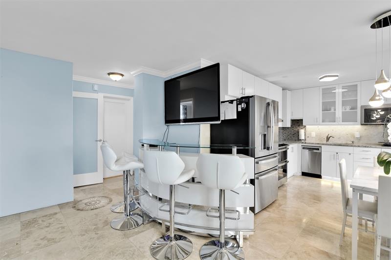 Image 13 of 30 For 2400 9th St  402