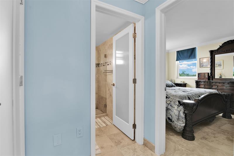 Image 17 of 30 For 2400 9th St  402