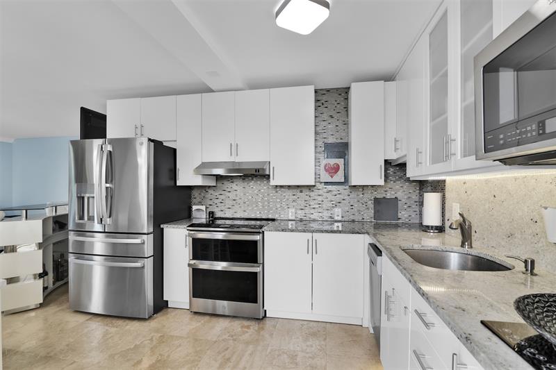 Image 7 of 30 For 2400 9th St  402